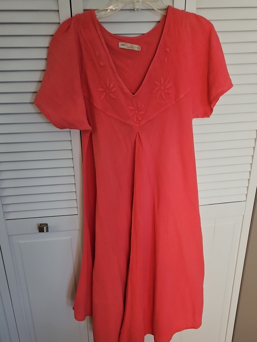 Manta Del Lago Coral Faded V-Neck Floral Embroidered Midi Dress Sz L